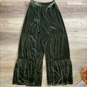 Velvet Wide-Leg Pants in Dark Green